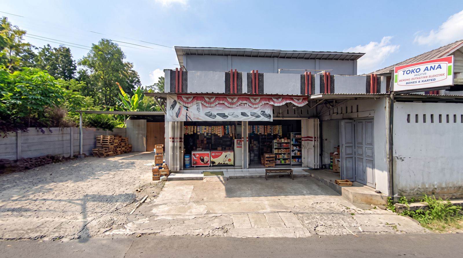 Tampak depan Toko Ana di Tegalpingen, Pengadegan, Purbalingga
